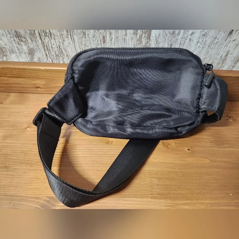 Classic Black Crossbody Fanny Hip Travel Bag Pockets Zipper Card Slots Like New